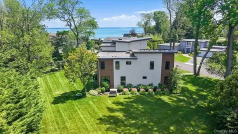 1040 Nautilus Lane Mamaroneck NY 10543