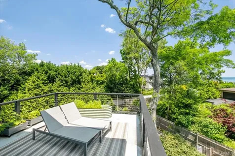 1040 Nautilus Lane Mamaroneck NY 10543