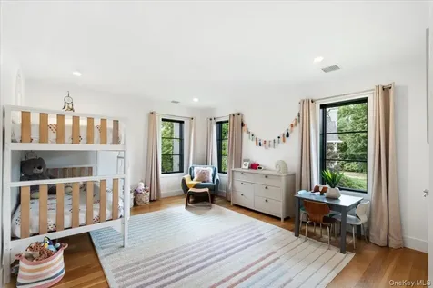 1040 Nautilus Lane Mamaroneck NY 10543