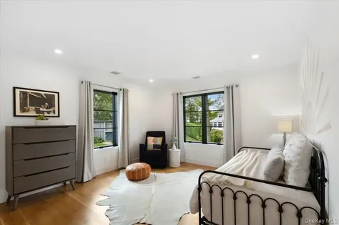 1040 Nautilus Lane Mamaroneck NY 10543