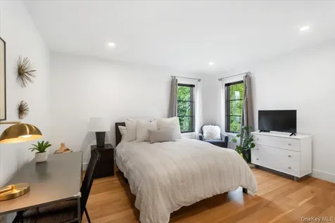 1040 Nautilus Lane Mamaroneck NY 10543