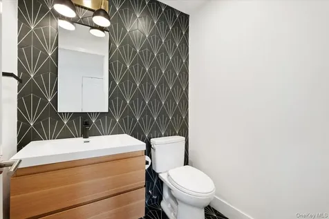 1040 Nautilus Lane Mamaroneck NY 10543