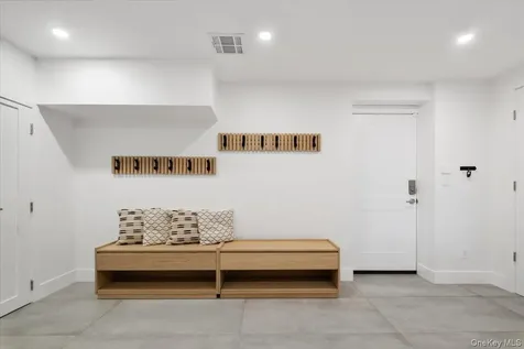 1040 Nautilus Lane Mamaroneck NY 10543