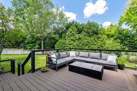 1040 Nautilus Lane Mamaroneck NY 10543