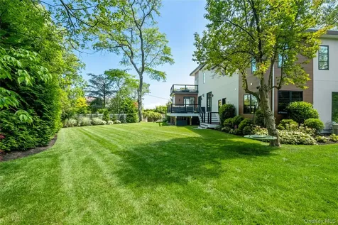 1040 Nautilus Lane Mamaroneck NY 10543