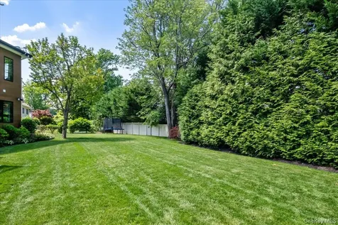 1040 Nautilus Lane Mamaroneck NY 10543