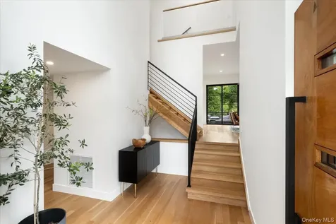 1040 Nautilus Lane Mamaroneck NY 10543