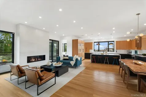 1040 Nautilus Lane Mamaroneck NY 10543