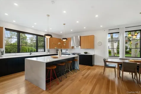 1040 Nautilus Lane Mamaroneck NY 10543