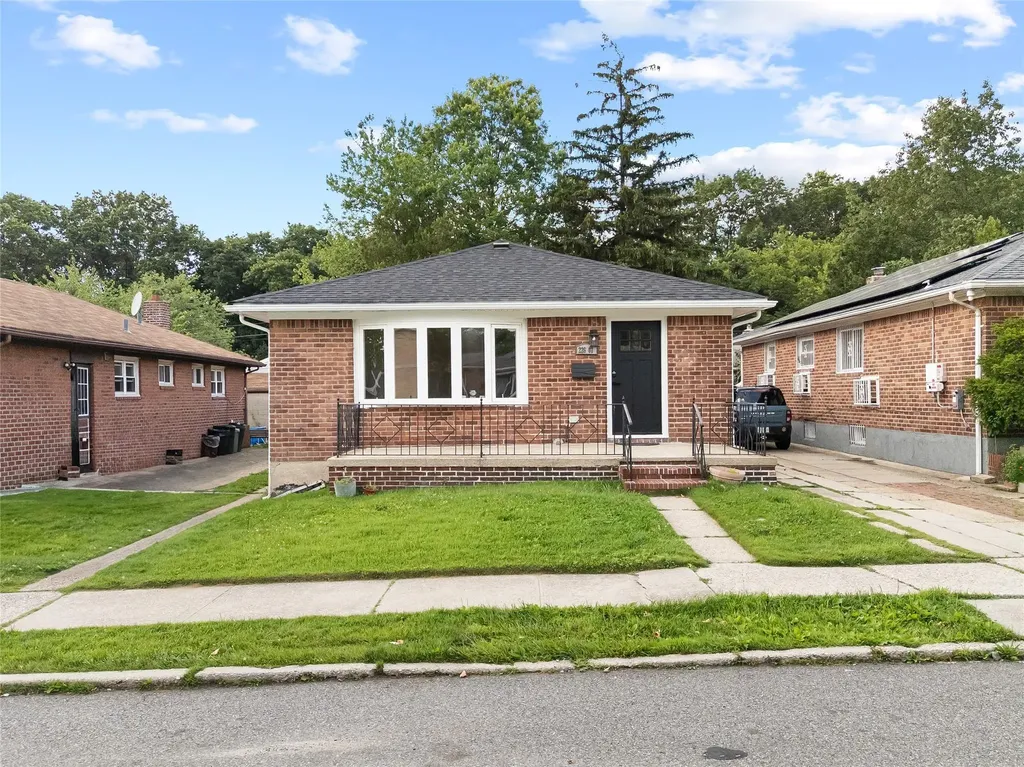 226-07 76 Road Bayside NY 11364