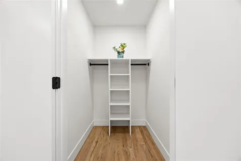 226-07 76 Road Bayside NY 11364