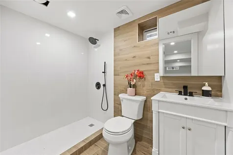 226-07 76 Road Bayside NY 11364