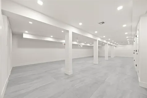 226-07 76 Road Bayside NY 11364