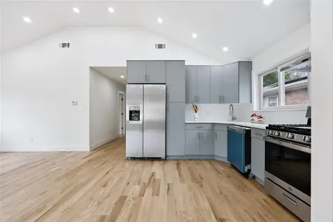 226-07 76 Road Bayside NY 11364