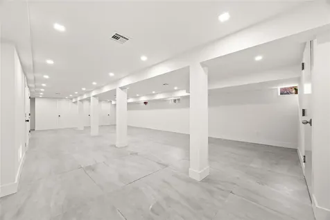 226-07 76 Road Bayside NY 11364