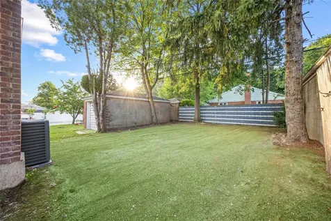 226-07 76 Road Bayside NY 11364