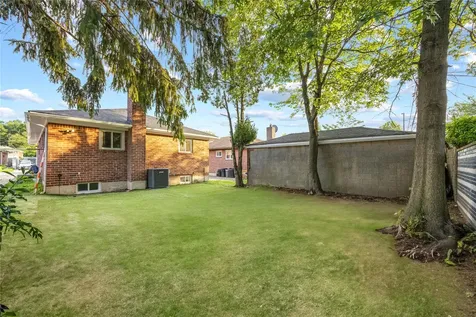 226-07 76 Road Bayside NY 11364