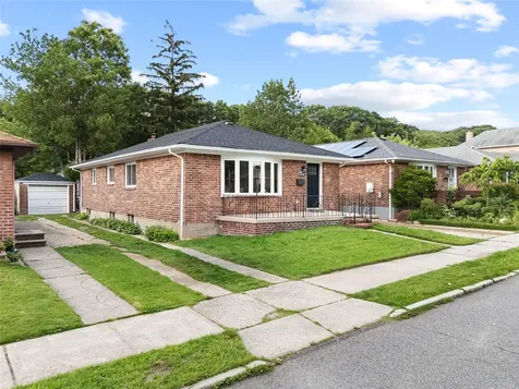 226-07 76 Road Bayside NY 11364