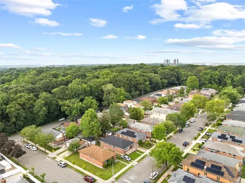 226-07 76 Road Bayside NY 11364