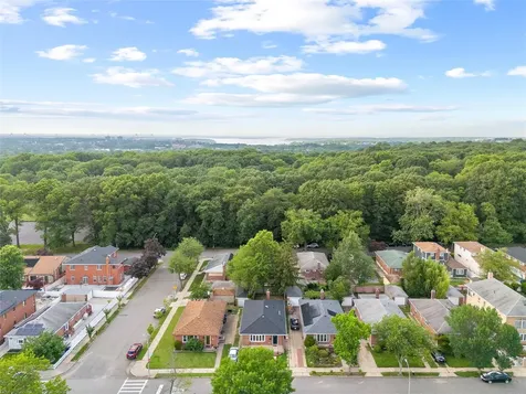 226-07 76 Road Bayside NY 11364