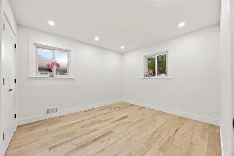 226-07 76 Road Bayside NY 11364