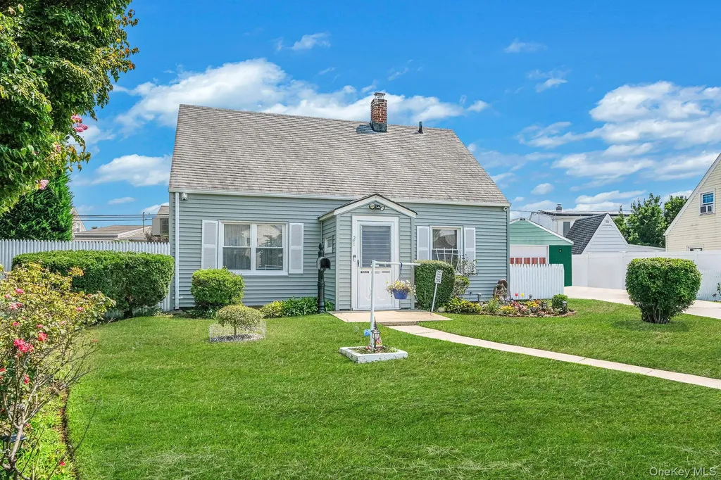 21 Anchor Lane Levittown NY 11756