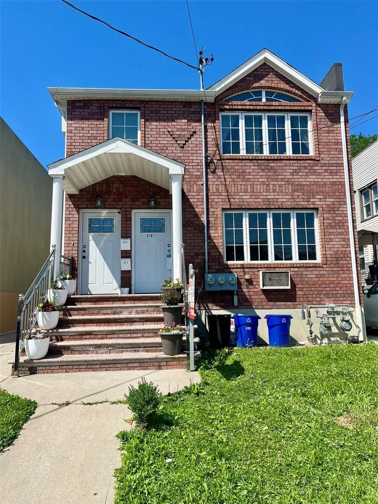 819 Hollywood Avenue Bronx NY 10465