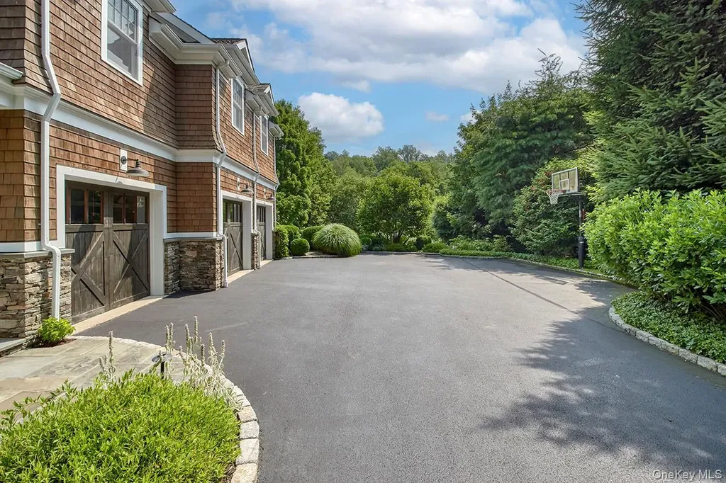 5 Sutton Farm Drive Chappaqua NY 10514