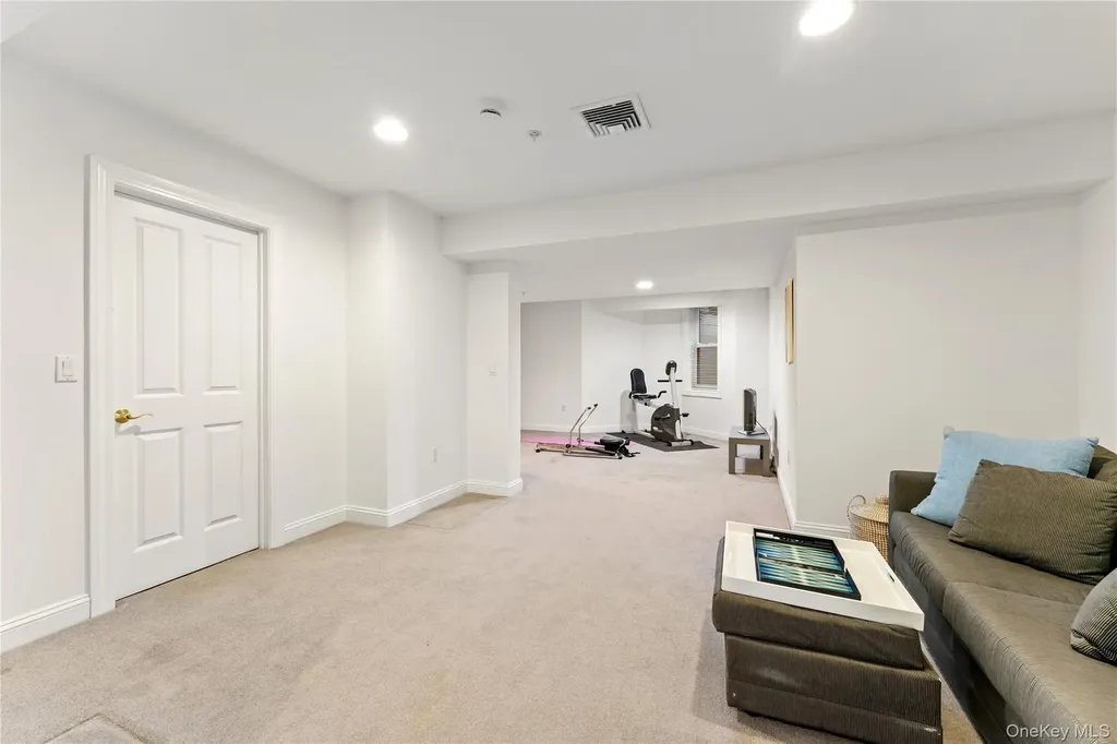 31 Hudson Drive Dobbs Ferry NY 10522