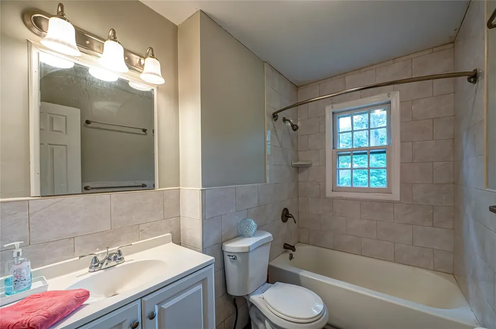 10 Valentine Road Shoreham NY 11786
