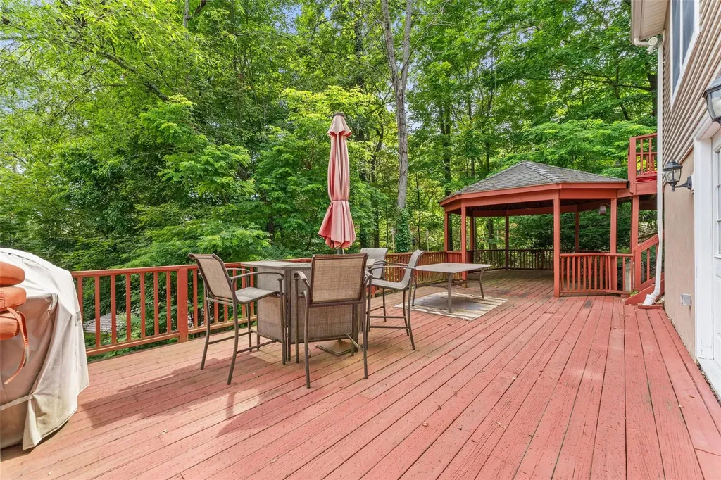 15 Cricket Lane Mahopac NY 10541