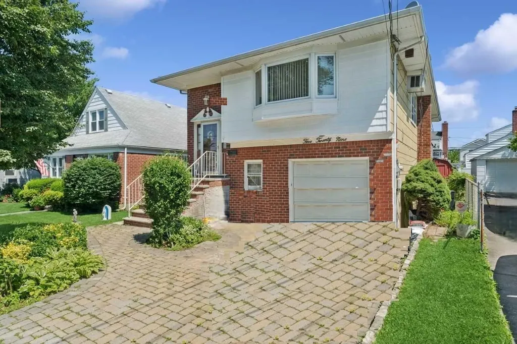 529 8th Avenue New Hyde Park NY 11040