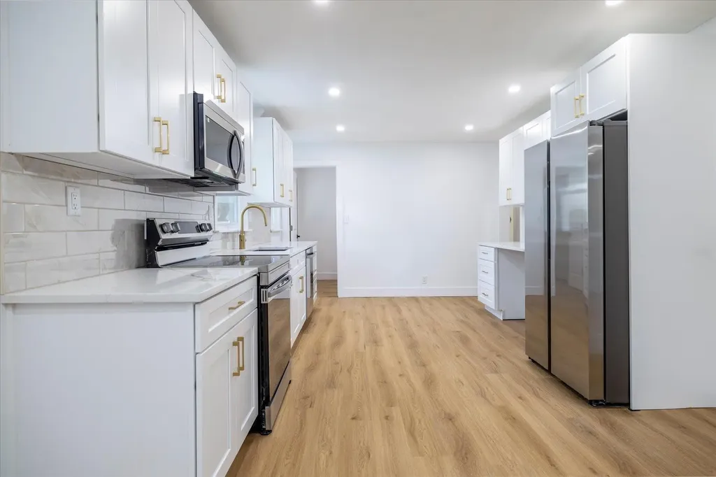 186 Prince Avenue Freeport NY 11520