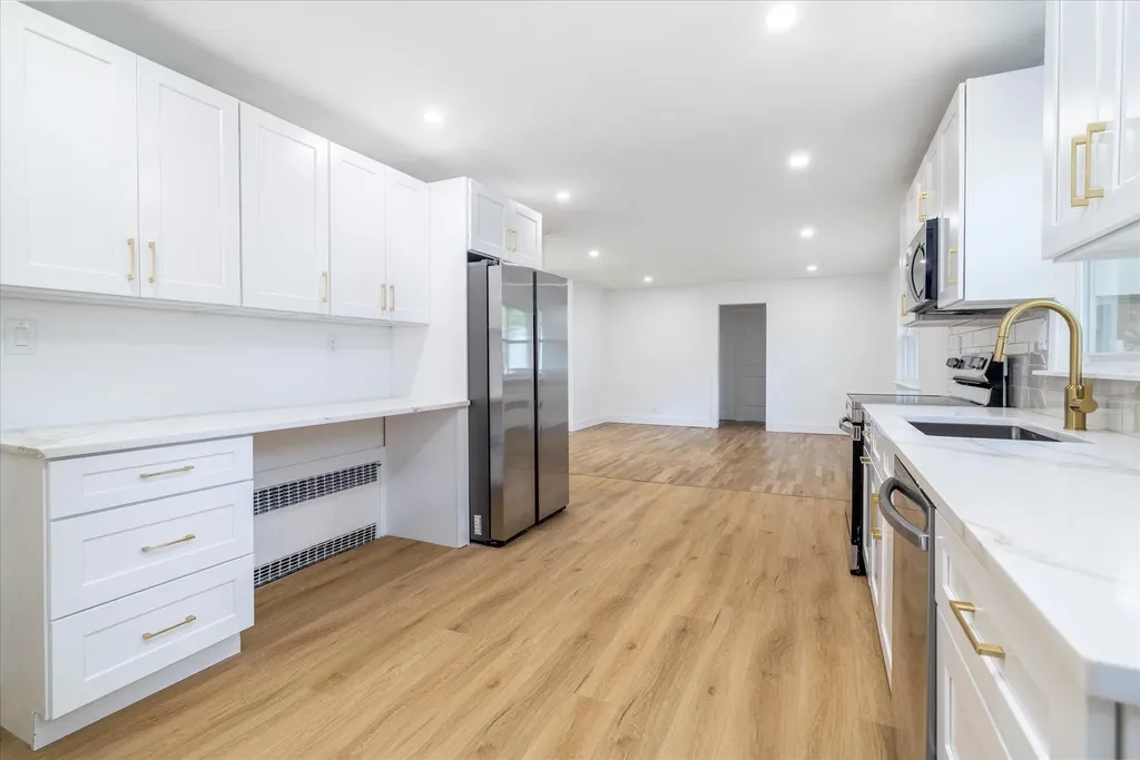 186 Prince Avenue Freeport NY 11520