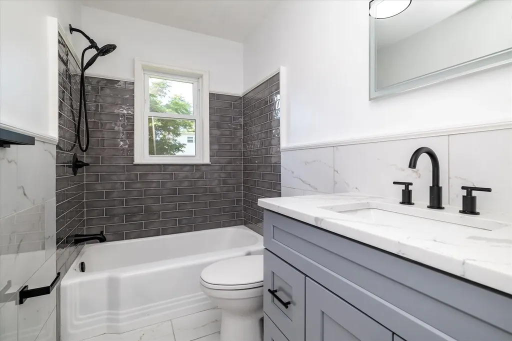 186 Prince Avenue Freeport NY 11520