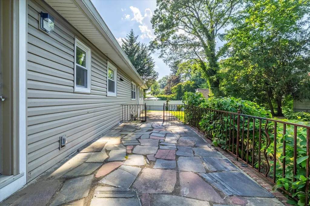 186 Prince Avenue Freeport NY 11520