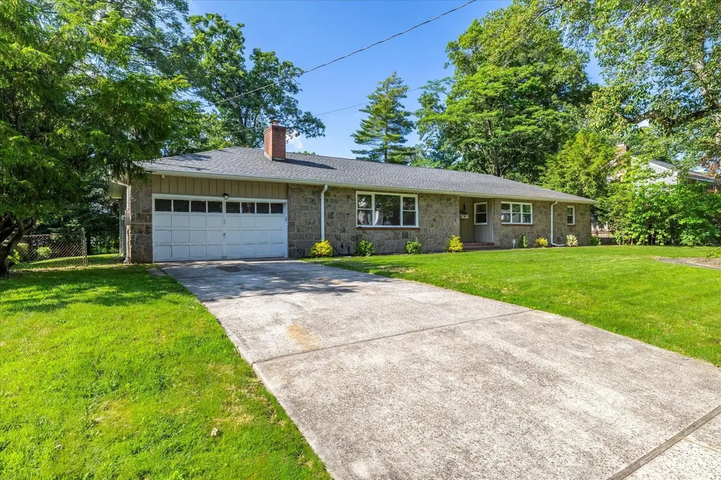 186 Prince Avenue Freeport NY 11520