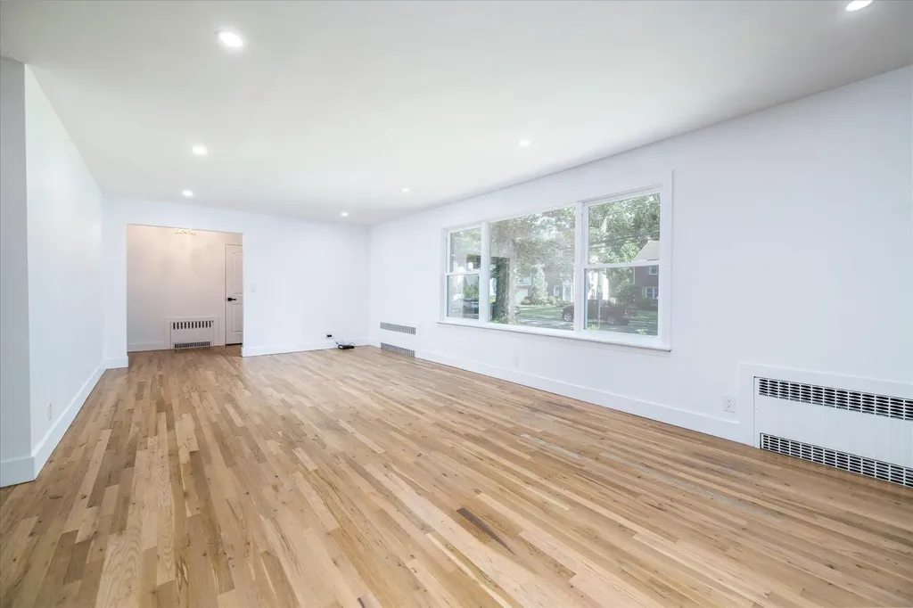 186 Prince Avenue Freeport NY 11520