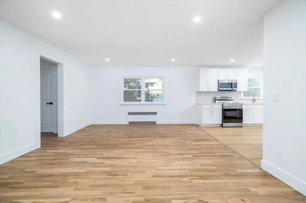 186 Prince Avenue Freeport NY 11520