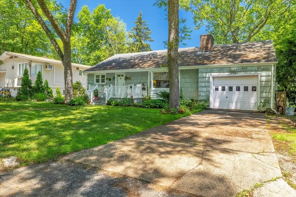 9 North Court Bayville NY 11709