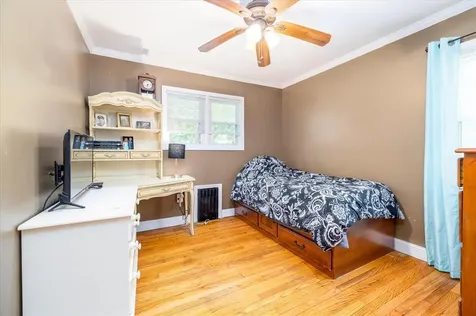 9 North Court Bayville NY 11709