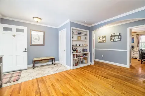 9 North Court Bayville NY 11709