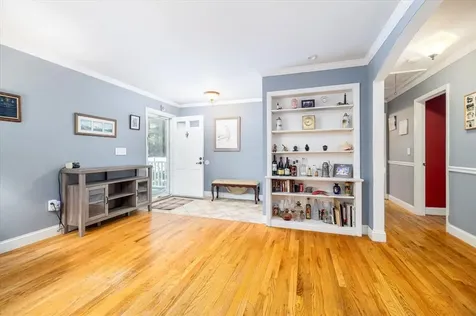 9 North Court Bayville NY 11709