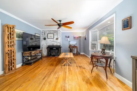 9 North Court Bayville NY 11709