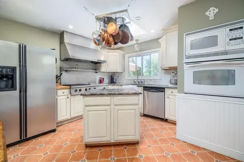 9 North Court Bayville NY 11709