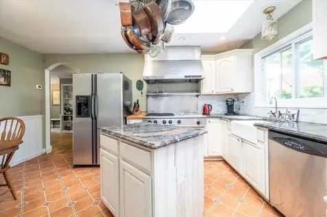 9 North Court Bayville NY 11709