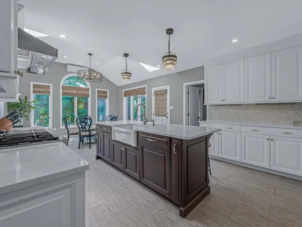 44 Mountain Cut Manhasset NY 11030