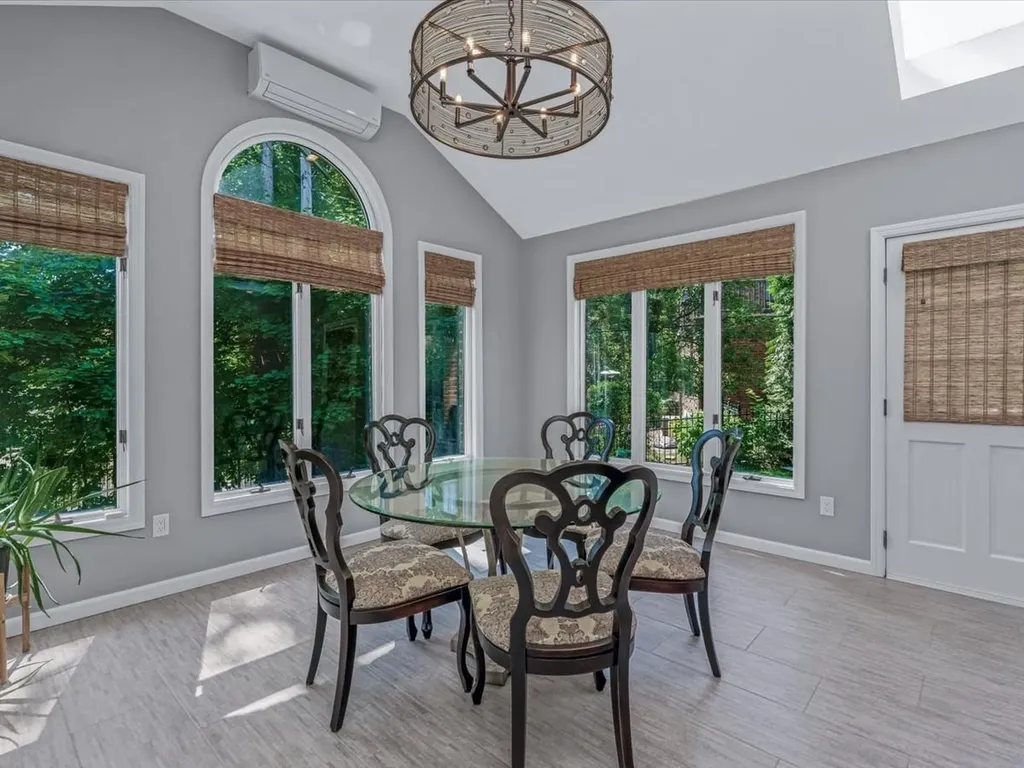 44 Mountain Cut Manhasset NY 11030