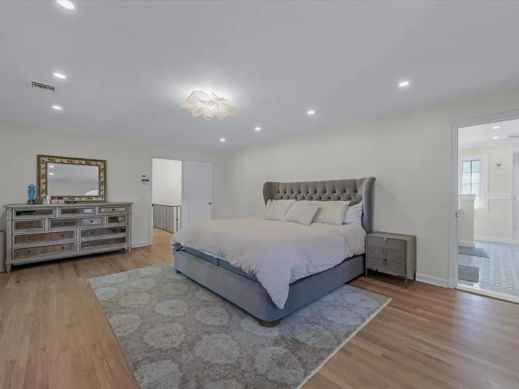 44 Mountain Cut Manhasset NY 11030