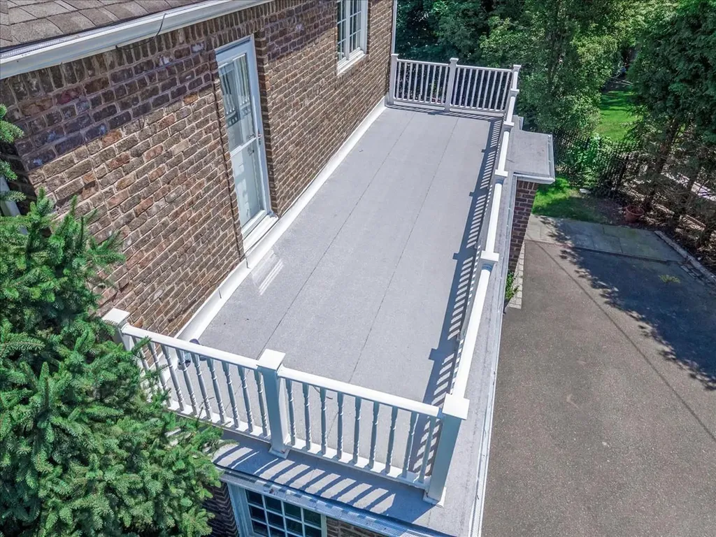 44 Mountain Cut Manhasset NY 11030